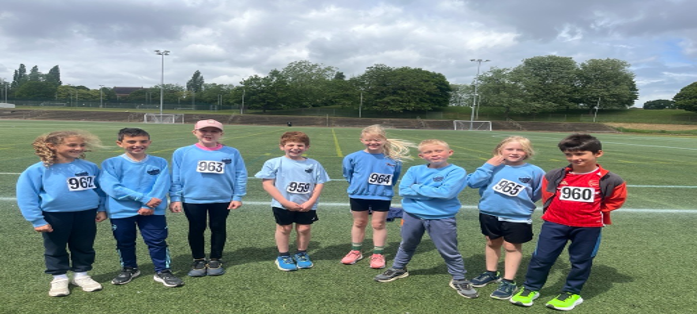 Y3&4 children posing for photo at athletics stadium