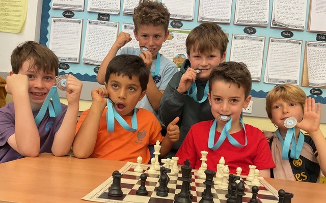 U9 - Y3 Children playing chess with medals
